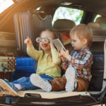 dzieci w bagażniku samochodu