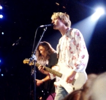 Koncert zespołu podczas rozdania nagród MTV Video Music Awards w 1992. Od lewej Krist Novoselic i Kurt Cobain